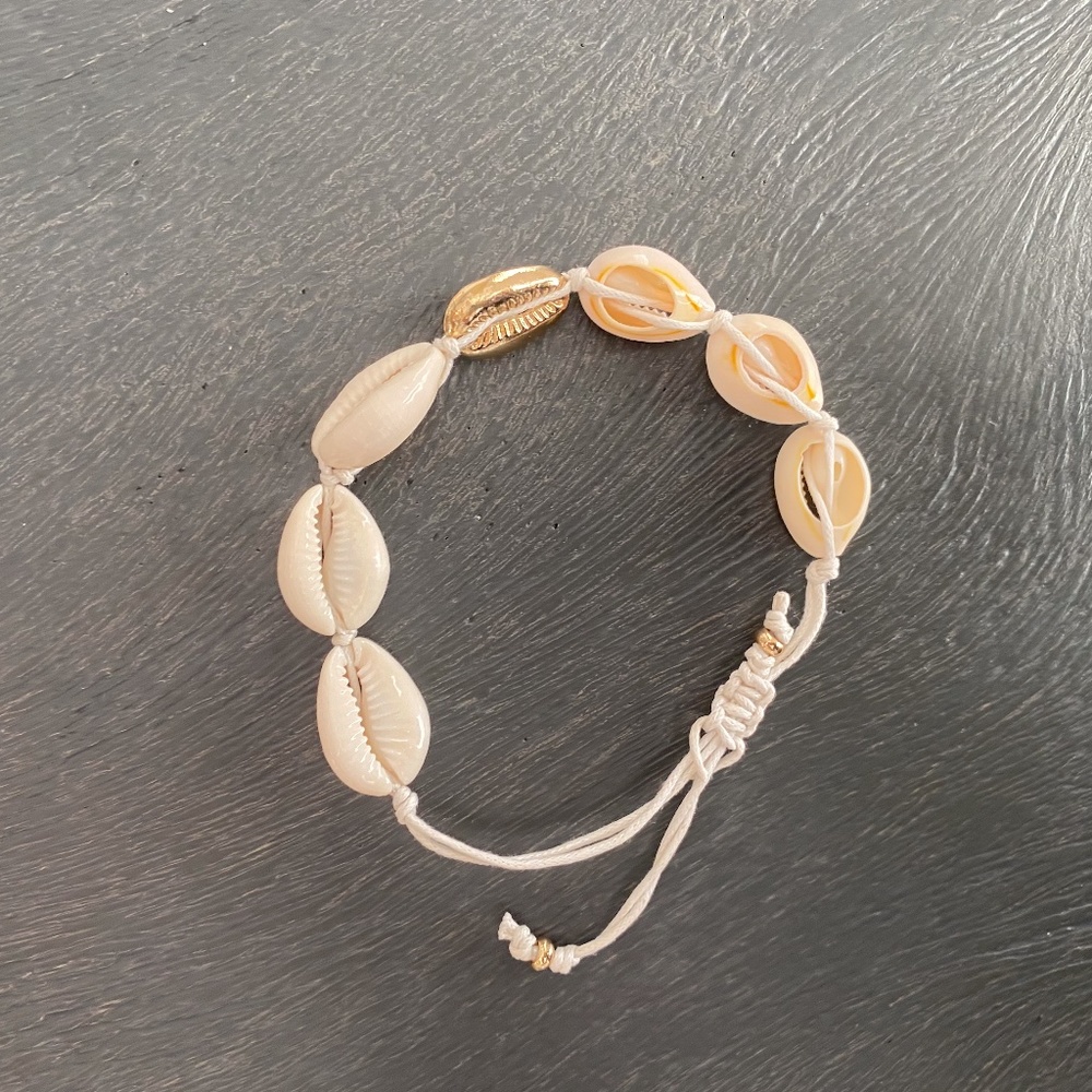 Shell bracelet gold